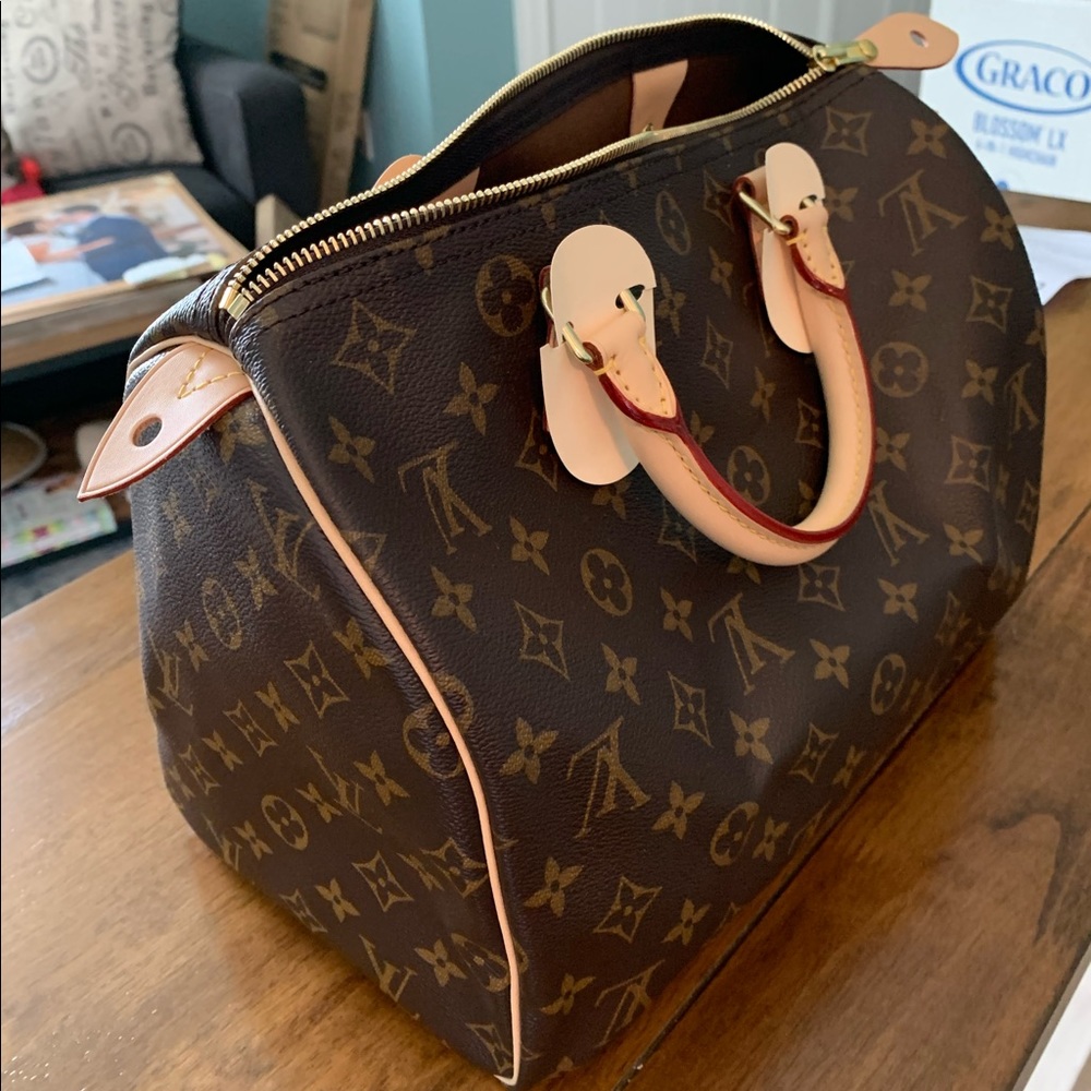New - never used LV Speedy 30 NM Bag.